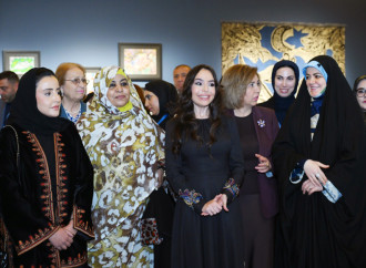 Heydər Əliyev Fondunun vitse-prezidenti Leyla Əliyeva ilə İran Prezidentinin qızı Zəhra Pezeşkian Mənim dənizlərim, mənim okeanlarım sərgisini ziyarət ediblər