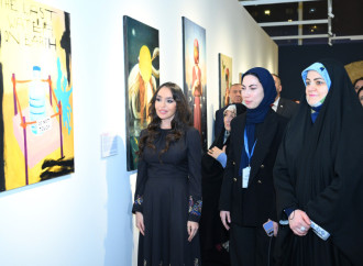 Heydər Əliyev Fondunun vitse-prezidenti Leyla Əliyeva ilə İran Prezidentinin qızı Zəhra Pezeşkian Mənim dənizlərim, mənim okeanlarım sərgisini ziyarət ediblər