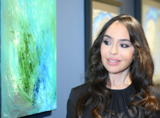 Heydər Əliyev Fondunun vitse-prezidenti Leyla Əliyeva ilə İran Prezidentinin qızı Zəhra Pezeşkian Mənim dənizlərim, mənim okeanlarım sərgisini ziyarət ediblər