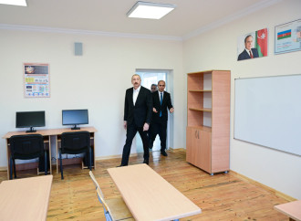 Prezident İlham Əliyev Kərkicahan qəsəbə 1 nömrəli tam orta məktəbin binasının əsaslı təmirdən sonra açılışında iştirak edib