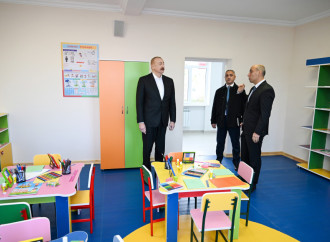 Prezident İlham Əliyev Kərkicahan qəsəbə 1 nömrəli tam orta məktəbin binasının əsaslı təmirdən sonra açılışında iştirak edib