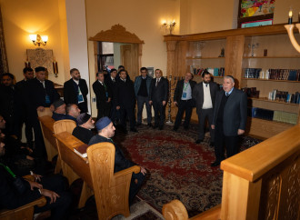 Forum iştirakçıları Müqəddəs Mürdaşıyan Zənənlər Kafedral Kilsəsi və Dağ yəhudiləri sinaqoqunun fəaliyyəti ilə tanış olublar