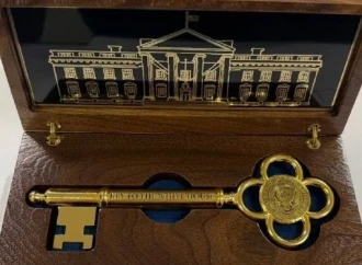 Donald Tramp Kasım-Jomart Tokayevə hədiyyələr göndərib