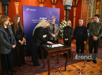 AZAL-ın Qazaxıstanda qəzaya uğrayan təyyarəsinə həsr olunmuş poçt markası təqdim olunub