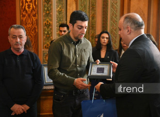 AZAL-ın Qazaxıstanda qəzaya uğrayan təyyarəsinə həsr olunmuş poçt markası təqdim olunub