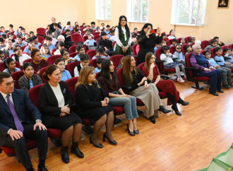 Heydər Əliyev Fondunun vitse-prezidenti Leyla Əliyeva, Arzu Əliyeva və Alena Əliyeva Bakı şəhəri 5 nömrəli internat tipli xüsusi ümumtəhsil məktəbində olublar