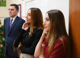 Heydər Əliyev Fondunun vitse-prezidenti Leyla Əliyeva, Arzu Əliyeva və Alena Əliyeva Bakı şəhəri 5 nömrəli internat tipli xüsusi ümumtəhsil məktəbində olublar