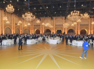 Heydər Əliyev Fondunun vitse-prezidenti Leyla Əliyeva və Bakı Media Mərkəzinin rəhbəri Arzu Əliyeva ilin idman yekunları ilə bağlı qala mərasimində iştirak ediblər