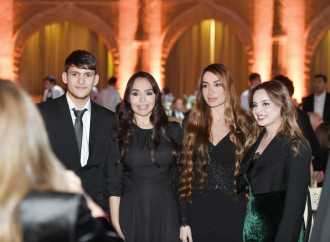 Heydər Əliyev Fondunun vitse-prezidenti Leyla Əliyeva və Bakı Media Mərkəzinin rəhbəri Arzu Əliyeva ilin idman yekunları ilə bağlı qala mərasimində iştirak ediblər