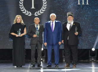 Heydər Əliyev Fondunun vitse-prezidenti Leyla Əliyeva və Bakı Media Mərkəzinin rəhbəri Arzu Əliyeva ilin idman yekunları ilə bağlı qala mərasimində iştirak ediblər