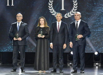 Heydər Əliyev Fondunun vitse-prezidenti Leyla Əliyeva və Bakı Media Mərkəzinin rəhbəri Arzu Əliyeva ilin idman yekunları ilə bağlı qala mərasimində iştirak ediblər