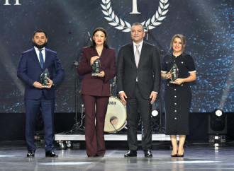 Heydər Əliyev Fondunun vitse-prezidenti Leyla Əliyeva və Bakı Media Mərkəzinin rəhbəri Arzu Əliyeva ilin idman yekunları ilə bağlı qala mərasimində iştirak ediblər