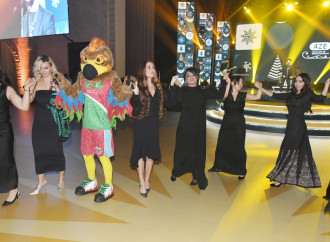 Heydər Əliyev Fondunun vitse-prezidenti Leyla Əliyeva və Bakı Media Mərkəzinin rəhbəri Arzu Əliyeva ilin idman yekunları ilə bağlı qala mərasimində iştirak ediblər