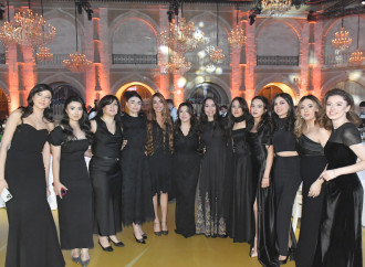 Heydər Əliyev Fondunun vitse-prezidenti Leyla Əliyeva və Bakı Media Mərkəzinin rəhbəri Arzu Əliyeva ilin idman yekunları ilə bağlı qala mərasimində iştirak ediblər