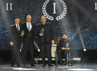 Heydər Əliyev Fondunun vitse-prezidenti Leyla Əliyeva və Bakı Media Mərkəzinin rəhbəri Arzu Əliyeva ilin idman yekunları ilə bağlı qala mərasimində iştirak ediblər