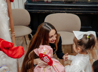 Heydər Əliyev Fondunun vitse-prezidenti Leyla Əliyeva, Arzu Əliyeva və Alena Əliyeva Təmiz Dünya sığınacağında yaşayan uşaqların bayram sevincinə şərik olublar