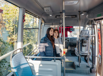 Heydər Əliyev Fondunun vitse-prezidenti Leyla Əliyeva, Arzu Əliyeva və Alena Əliyeva Təmiz Dünya sığınacağında yaşayan uşaqların bayram sevincinə şərik olublar