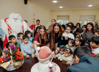 Heydər Əliyev Fondunun vitse-prezidenti Leyla Əliyeva, Arzu Əliyeva və Alena Əliyeva Təmiz Dünya sığınacağında yaşayan uşaqların bayram sevincinə şərik olublar