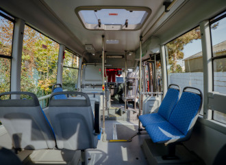 Heydər Əliyev Fondunun vitse-prezidenti Leyla Əliyeva, Arzu Əliyeva və Alena Əliyeva Təmiz Dünya sığınacağında yaşayan uşaqların bayram sevincinə şərik olublar