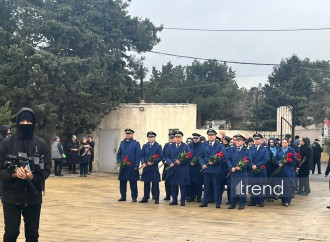 AZAL təyyarəsinin qəzaya uğramasının ildönümü ilə bağlı Milli Qəhrəmanların məzarları ziyarət edilib