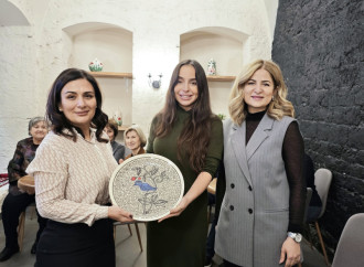 Heydər Əliyev Fondunun vitse-prezidenti Leyla Əliyeva “YAŞA” Mərkəzində yaşlı nəslin nümayəndələri ilə görüşüb