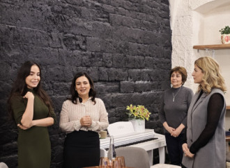 Heydər Əliyev Fondunun vitse-prezidenti Leyla Əliyeva “YAŞA” Mərkəzində yaşlı nəslin nümayəndələri ilə görüşüb