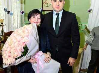 Mədəniyyət naziri Adil Kərimli akademik Nailə Vəlixanlını yubileyi münasibətilə ziyarət edib