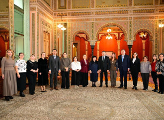 Mədəniyyət naziri Adil Kərimli akademik Nailə Vəlixanlını yubileyi münasibətilə ziyarət edib