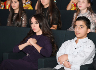 Leyla Əliyeva və Alena Əliyeva Uşaq İncəsənət Festivalının yekun mükafatlandırma mərasimində iştirak ediblər