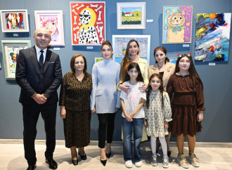 Bakı Media Mərkəzinin rəhbəri Arzu Əliyeva və Alena Əliyeva “Rənglərdə yaşanan 10 il” mövzusunda keçirilən sərgidə iştirak ediblər