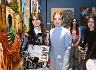Bakı Media Mərkəzinin rəhbəri Arzu Əliyeva və Alena Əliyeva “Rənglərdə yaşanan 10 il” mövzusunda keçirilən sərgidə iştirak ediblər