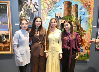 Bakı Media Mərkəzinin rəhbəri Arzu Əliyeva və Alena Əliyeva “Rənglərdə yaşanan 10 il” mövzusunda keçirilən sərgidə iştirak ediblər