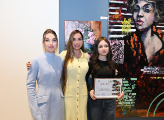 Bakı Media Mərkəzinin rəhbəri Arzu Əliyeva və Alena Əliyeva “Rənglərdə yaşanan 10 il” mövzusunda keçirilən sərgidə iştirak ediblər