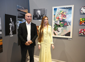 Bakı Media Mərkəzinin rəhbəri Arzu Əliyeva və Alena Əliyeva “Rənglərdə yaşanan 10 il” mövzusunda keçirilən sərgidə iştirak ediblər