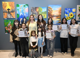 Bakı Media Mərkəzinin rəhbəri Arzu Əliyeva və Alena Əliyeva “Rənglərdə yaşanan 10 il” mövzusunda keçirilən sərgidə iştirak ediblər