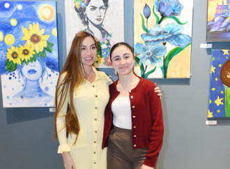 Bakı Media Mərkəzinin rəhbəri Arzu Əliyeva və Alena Əliyeva “Rənglərdə yaşanan 10 il” mövzusunda keçirilən sərgidə iştirak ediblər