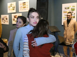 Bakı Media Mərkəzinin rəhbəri Arzu Əliyeva və Alena Əliyeva “Rənglərdə yaşanan 10 il” mövzusunda keçirilən sərgidə iştirak ediblər