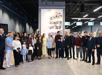 Bakı Media Mərkəzinin rəhbəri Arzu Əliyeva və Alena Əliyeva “Rənglərdə yaşanan 10 il” mövzusunda keçirilən sərgidə iştirak ediblər