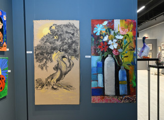 Bakı Media Mərkəzinin rəhbəri Arzu Əliyeva və Alena Əliyeva “Rənglərdə yaşanan 10 il” mövzusunda keçirilən sərgidə iştirak ediblər