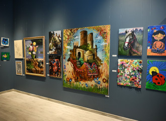 Bakı Media Mərkəzinin rəhbəri Arzu Əliyeva və Alena Əliyeva “Rənglərdə yaşanan 10 il” mövzusunda keçirilən sərgidə iştirak ediblər