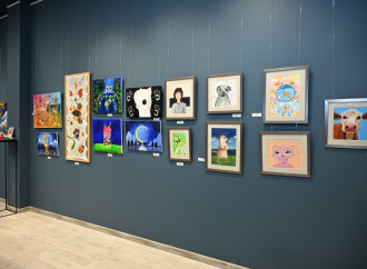 Bakı Media Mərkəzinin rəhbəri Arzu Əliyeva və Alena Əliyeva “Rənglərdə yaşanan 10 il” mövzusunda keçirilən sərgidə iştirak ediblər