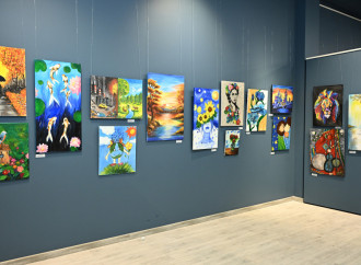 Bakı Media Mərkəzinin rəhbəri Arzu Əliyeva və Alena Əliyeva “Rənglərdə yaşanan 10 il” mövzusunda keçirilən sərgidə iştirak ediblər