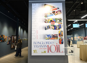 Bakı Media Mərkəzinin rəhbəri Arzu Əliyeva və Alena Əliyeva “Rənglərdə yaşanan 10 il” mövzusunda keçirilən sərgidə iştirak ediblər