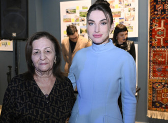 Bakı Media Mərkəzinin rəhbəri Arzu Əliyeva və Alena Əliyeva “Rənglərdə yaşanan 10 il” mövzusunda keçirilən sərgidə iştirak ediblər