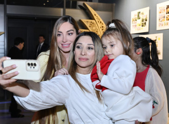 Bakı Media Mərkəzinin rəhbəri Arzu Əliyeva və Alena Əliyeva “Rənglərdə yaşanan 10 il” mövzusunda keçirilən sərgidə iştirak ediblər