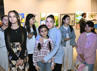 Bakı Media Mərkəzinin rəhbəri Arzu Əliyeva və Alena Əliyeva “Rənglərdə yaşanan 10 il” mövzusunda keçirilən sərgidə iştirak ediblər