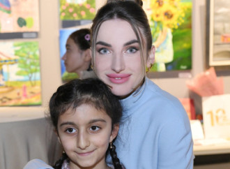 Bakı Media Mərkəzinin rəhbəri Arzu Əliyeva və Alena Əliyeva “Rənglərdə yaşanan 10 il” mövzusunda keçirilən sərgidə iştirak ediblər