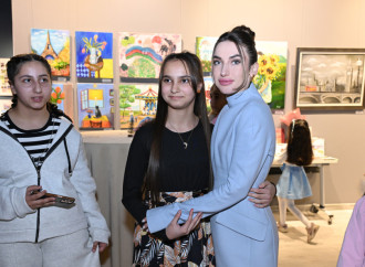 Bakı Media Mərkəzinin rəhbəri Arzu Əliyeva və Alena Əliyeva “Rənglərdə yaşanan 10 il” mövzusunda keçirilən sərgidə iştirak ediblər