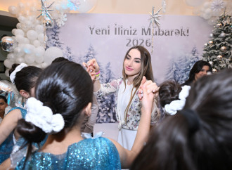 Heydər Əliyev Fondunun vitse-prezidenti Leyla Əliyeva, Bakı Media Mərkəzinin rəhbəri Arzu Əliyeva və Alena Əliyeva xüsusi qayğıya ehtiyacı olan uşaqlar üçün təşkil olunan bayram şənliyində iştirak ediblə