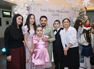 Heydər Əliyev Fondunun vitse-prezidenti Leyla Əliyeva, Bakı Media Mərkəzinin rəhbəri Arzu Əliyeva və Alena Əliyeva xüsusi qayğıya ehtiyacı olan uşaqlar üçün təşkil olunan bayram şənliyində iştirak ediblə